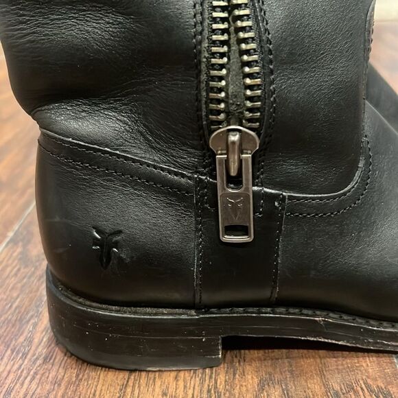 Frye Heath Boot
Black womens size 6.5 side zipper in GUC perfect for winter - Picture 2 of 10